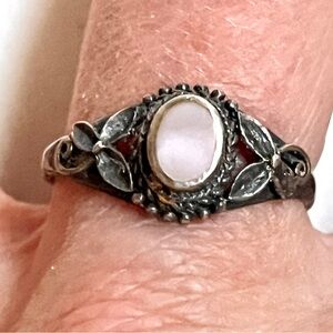 Elegant Silver Women's Ring with inset pearl & intricate details. .